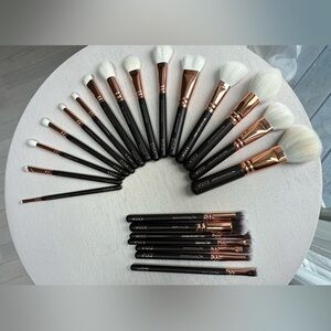 ZOEVA Brushes. Selling as a bundle (22 brushes). Priced low for a quick sale.